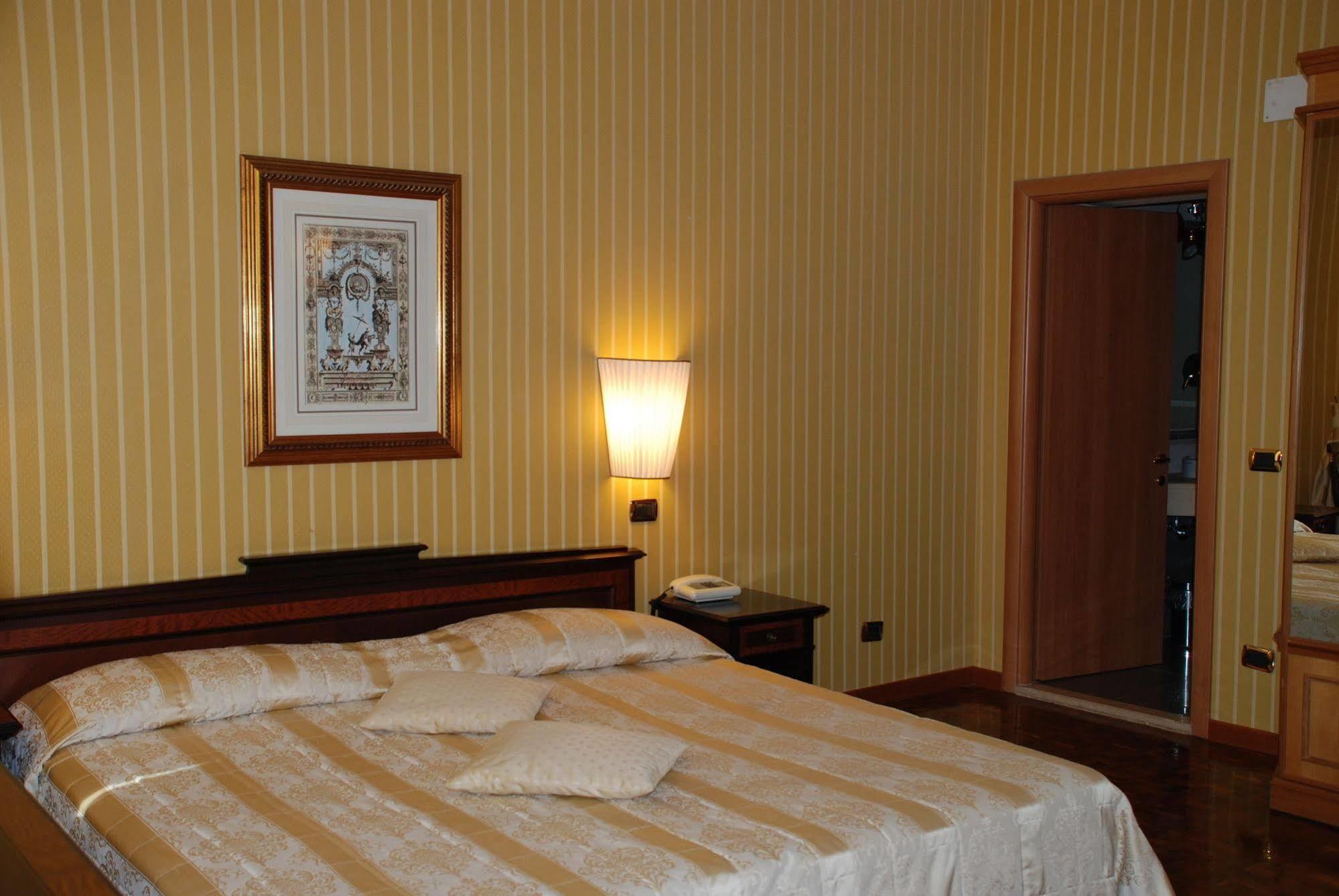 Hotel Cecil Рим Екстер'єр фото